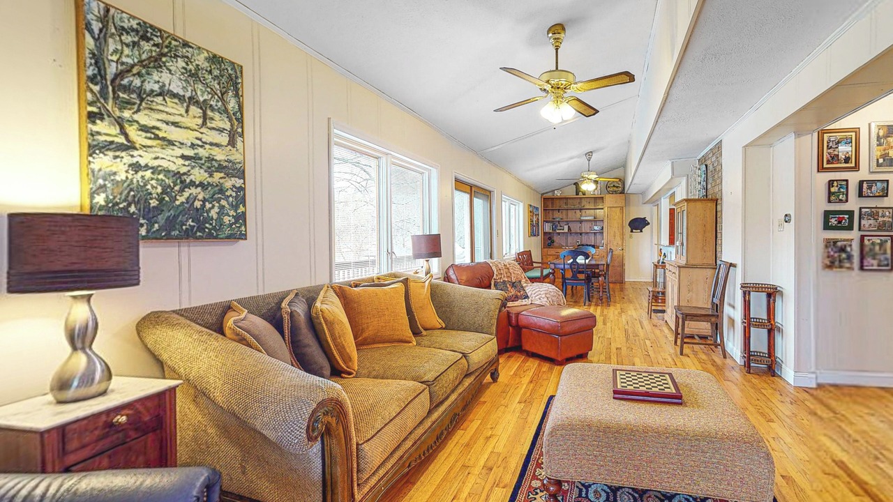 Photo of Livingroom in Leesville
