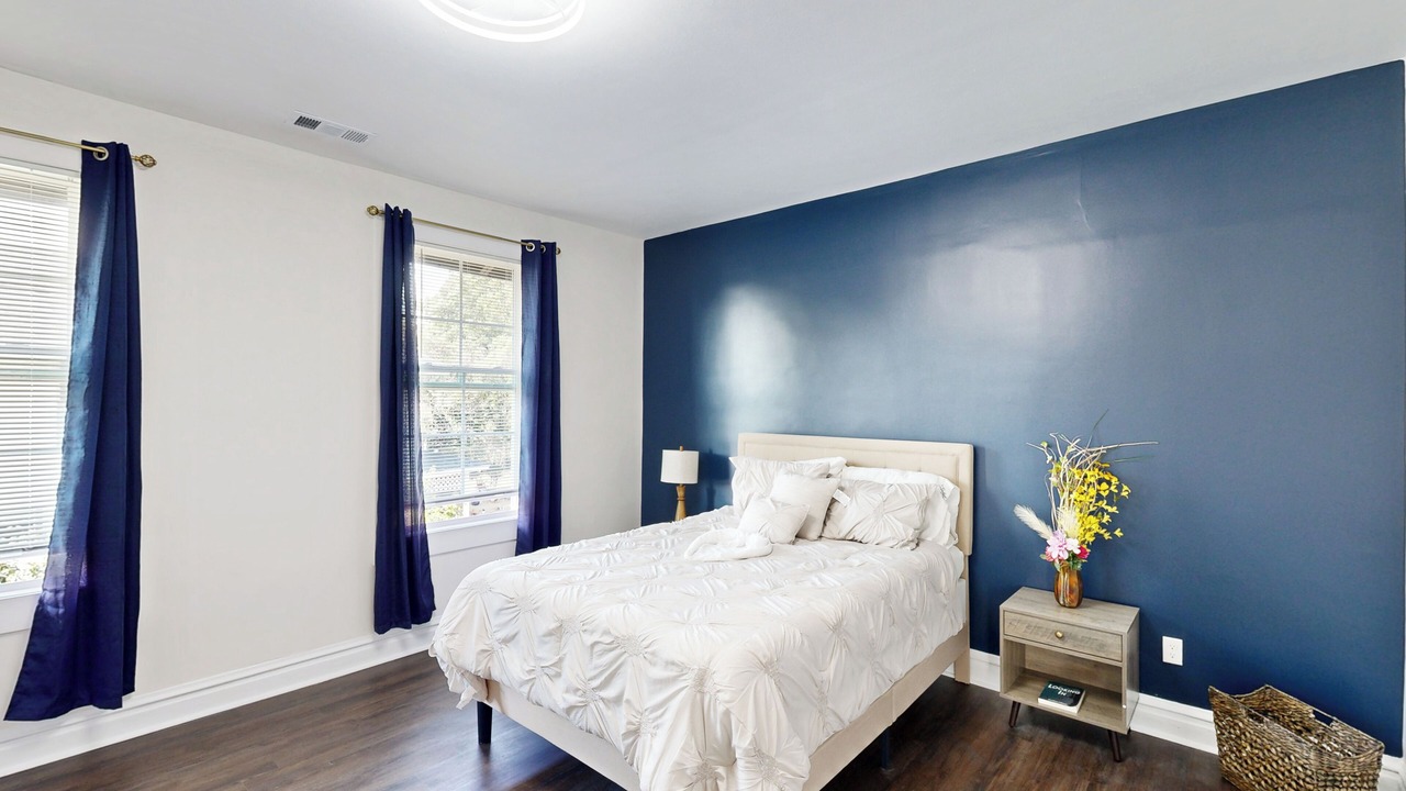 Photo of Bedroom in Midtown