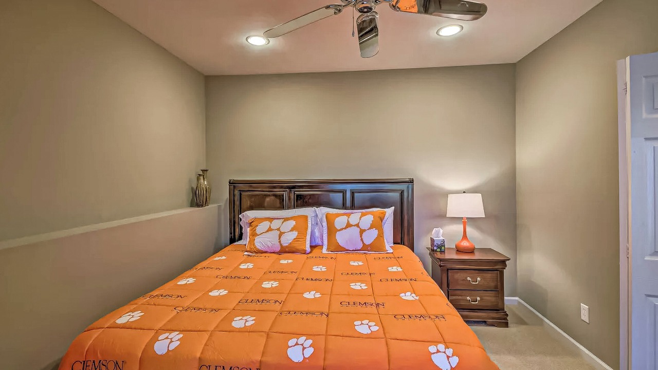 Photo of Bedroom in Seneca