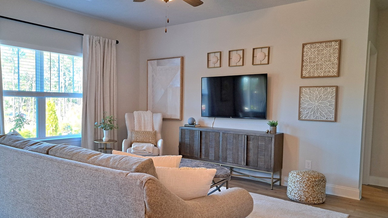 Photo of Livingroom in Warrenville