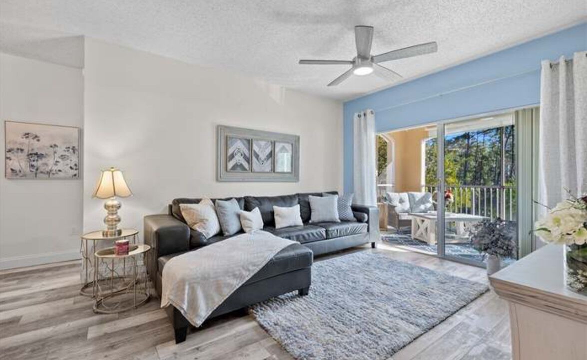 Photo of Livingroom in Crown Pointe