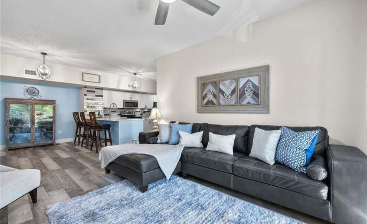 Photo of Livingroom in Crown Pointe