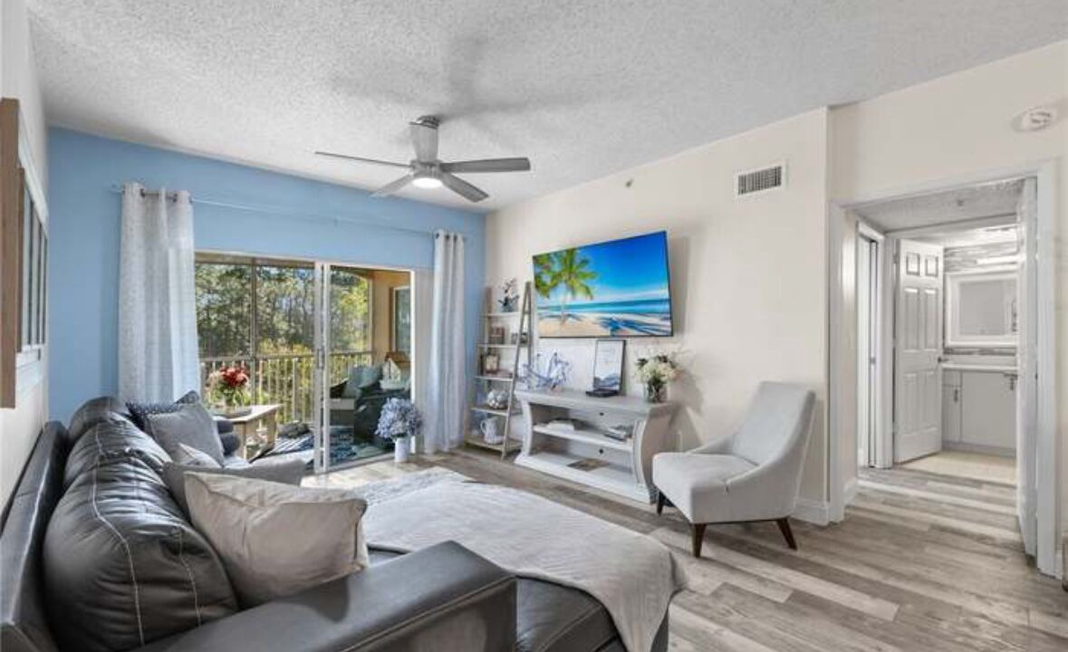 Photo of Livingroom in Crown Pointe