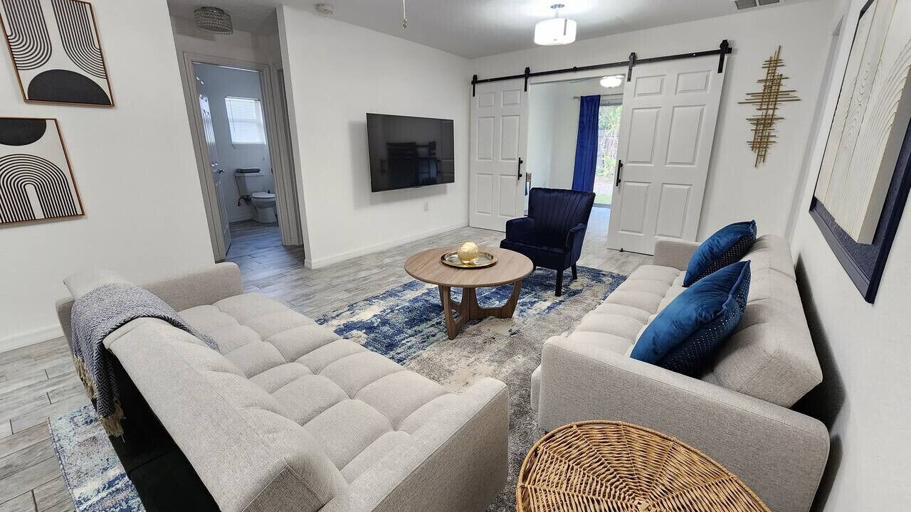 Photo of Livingroom in Wadeview Park