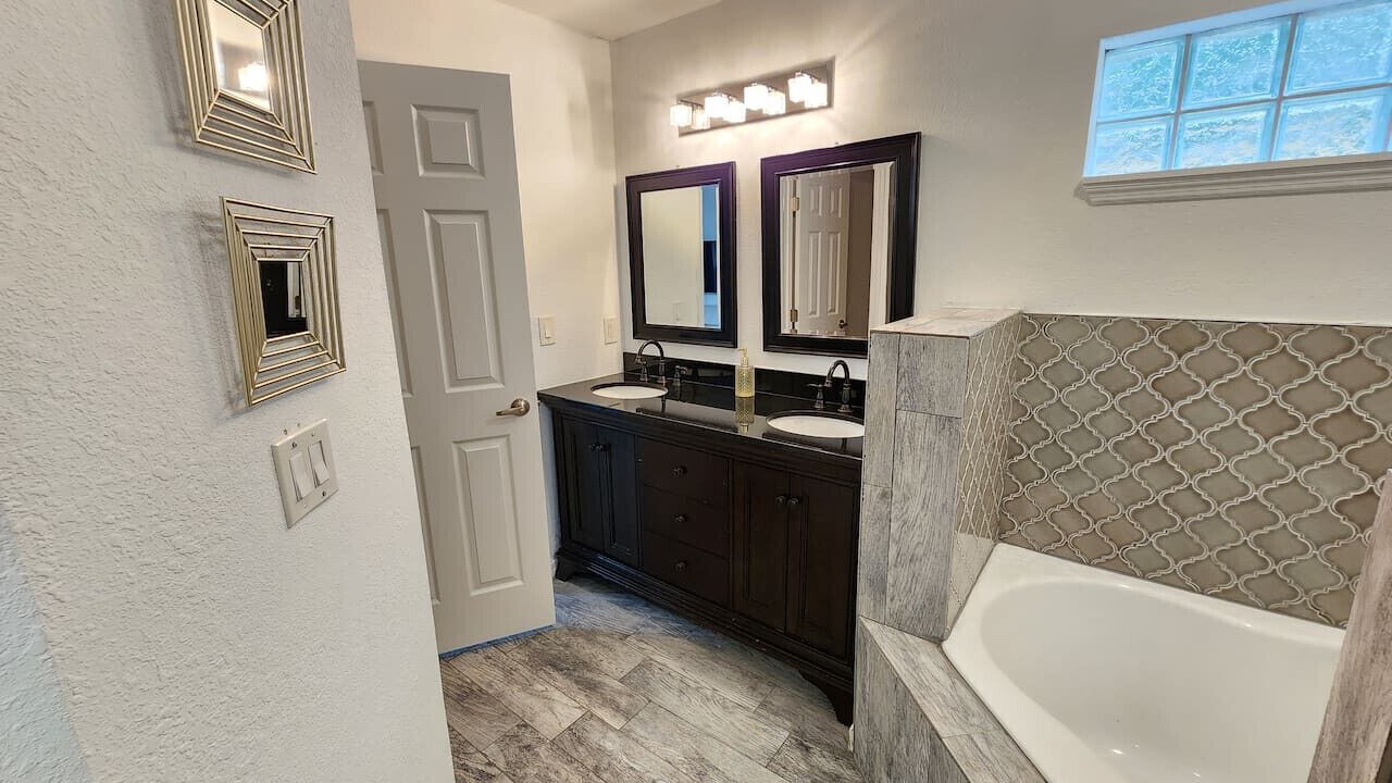Photo of Bathroom in Wadeview Park