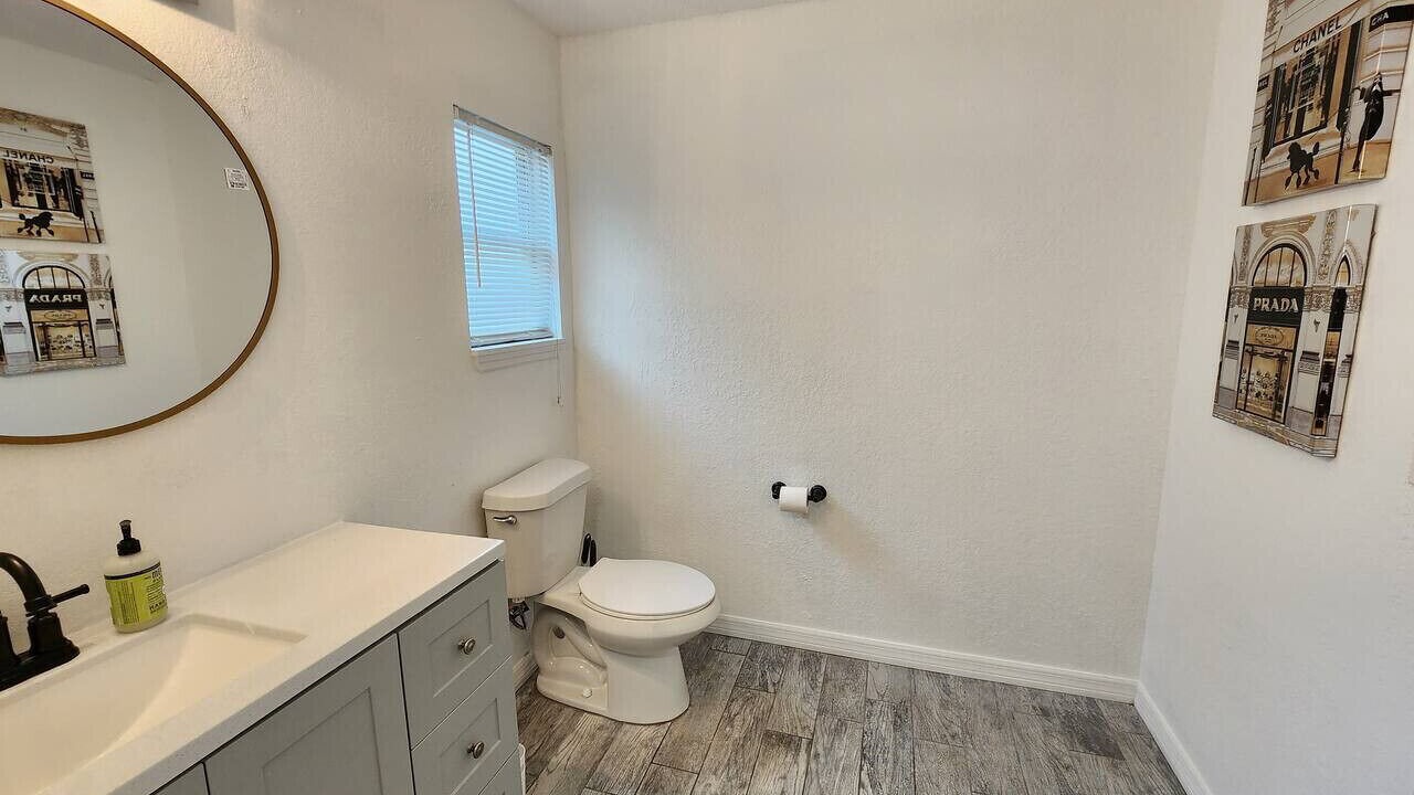 Photo of Bathroom in Wadeview Park