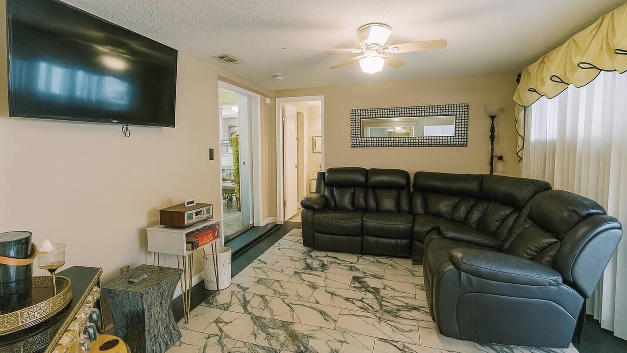 Photo of Livingroom in Garden City