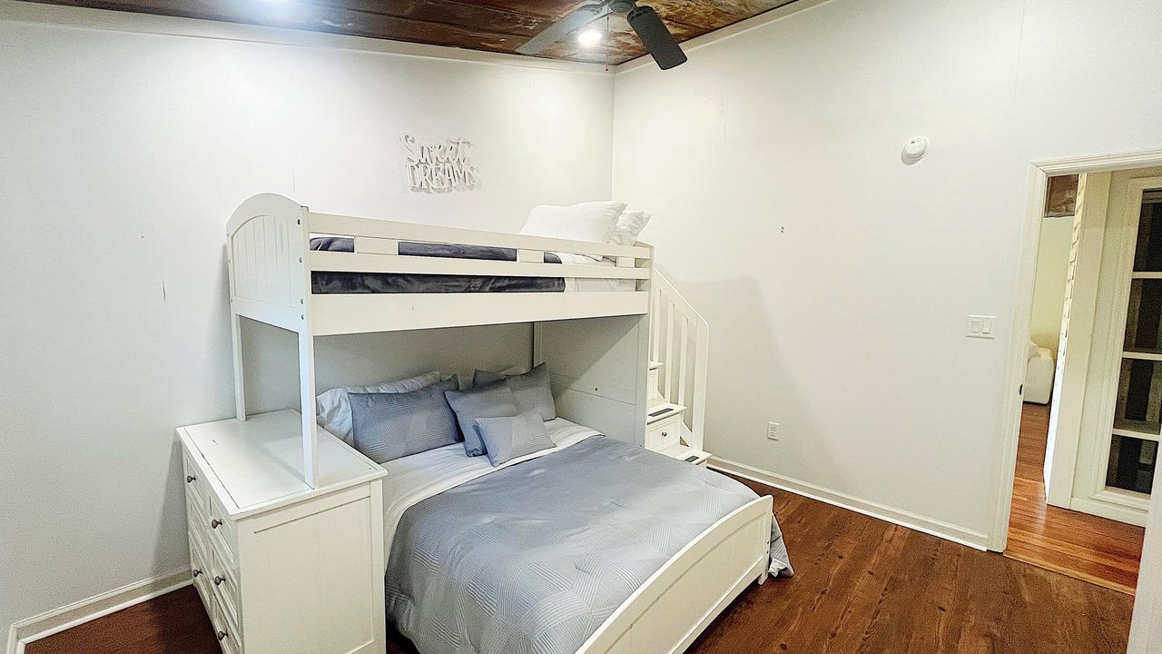 Photo of Bedroom in Hahira