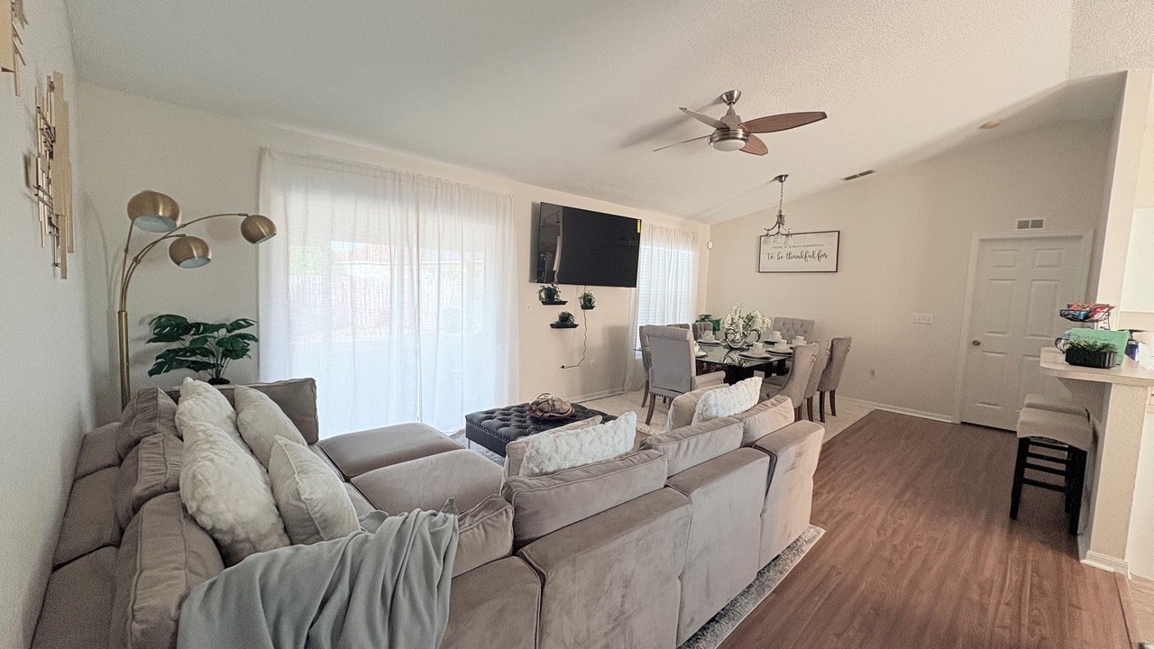 Photo of Livingroom in Winter Haven