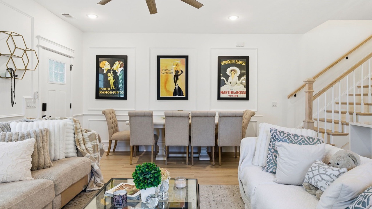 Photo of Livingroom in Thomas Square