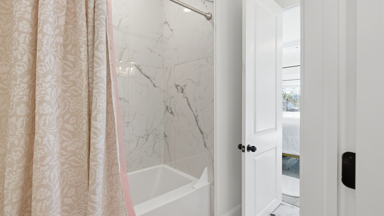 Photo of Bathroom in Thomas Square