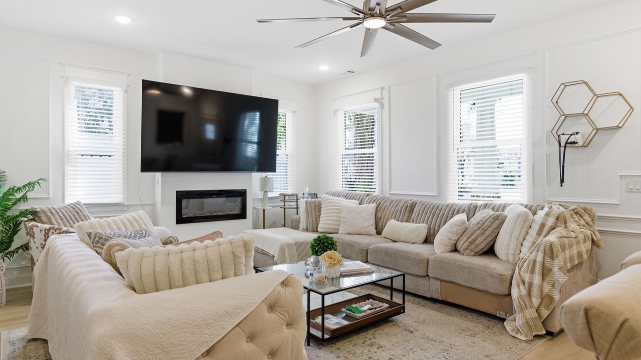 Photo of Livingroom in Thomas Square