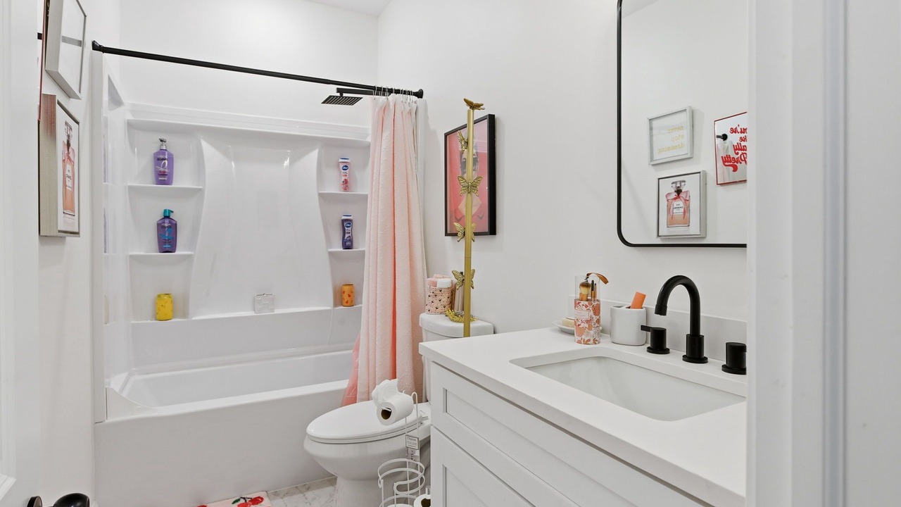Photo of Bathroom in Thomas Square
