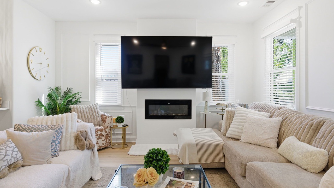 Photo of Livingroom in Thomas Square