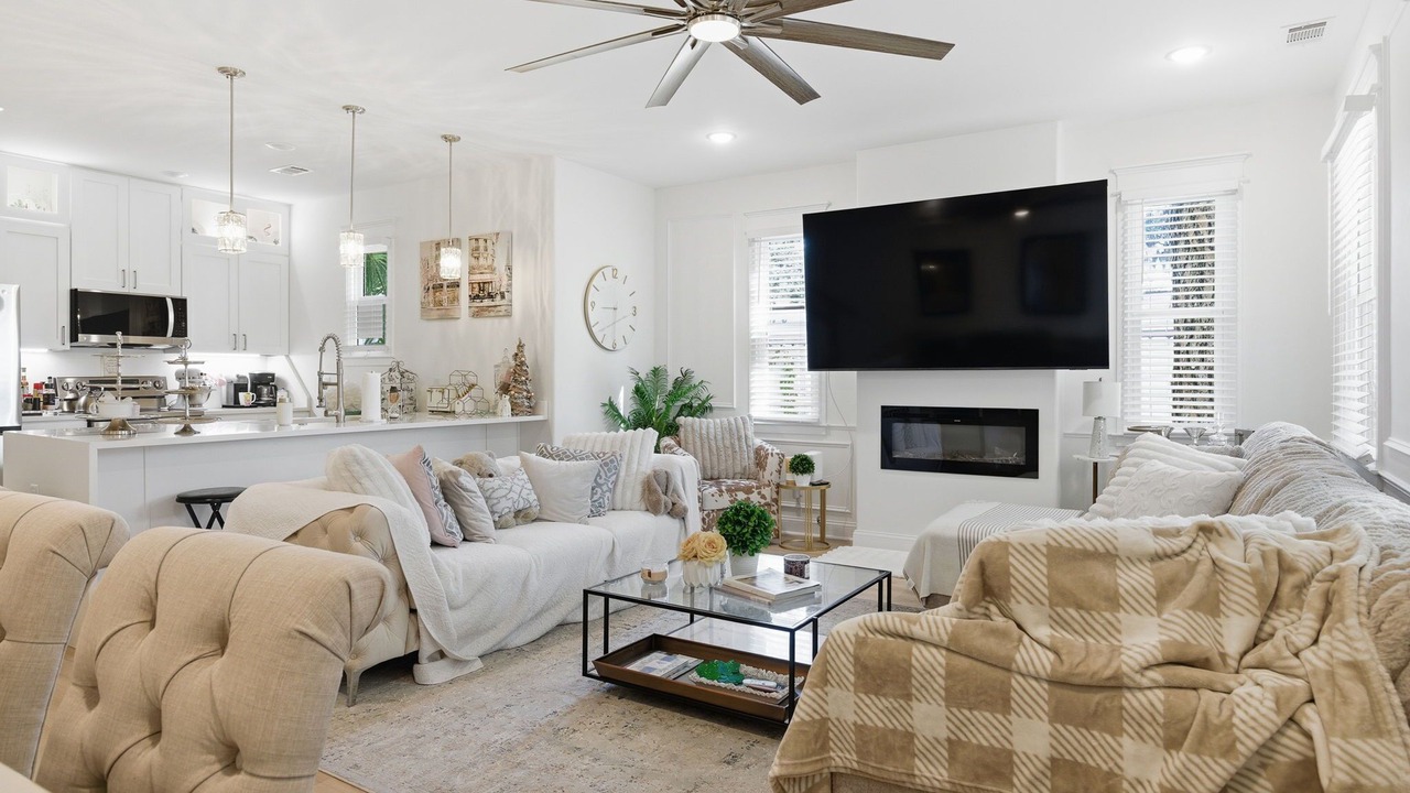 Photo of Livingroom in Thomas Square