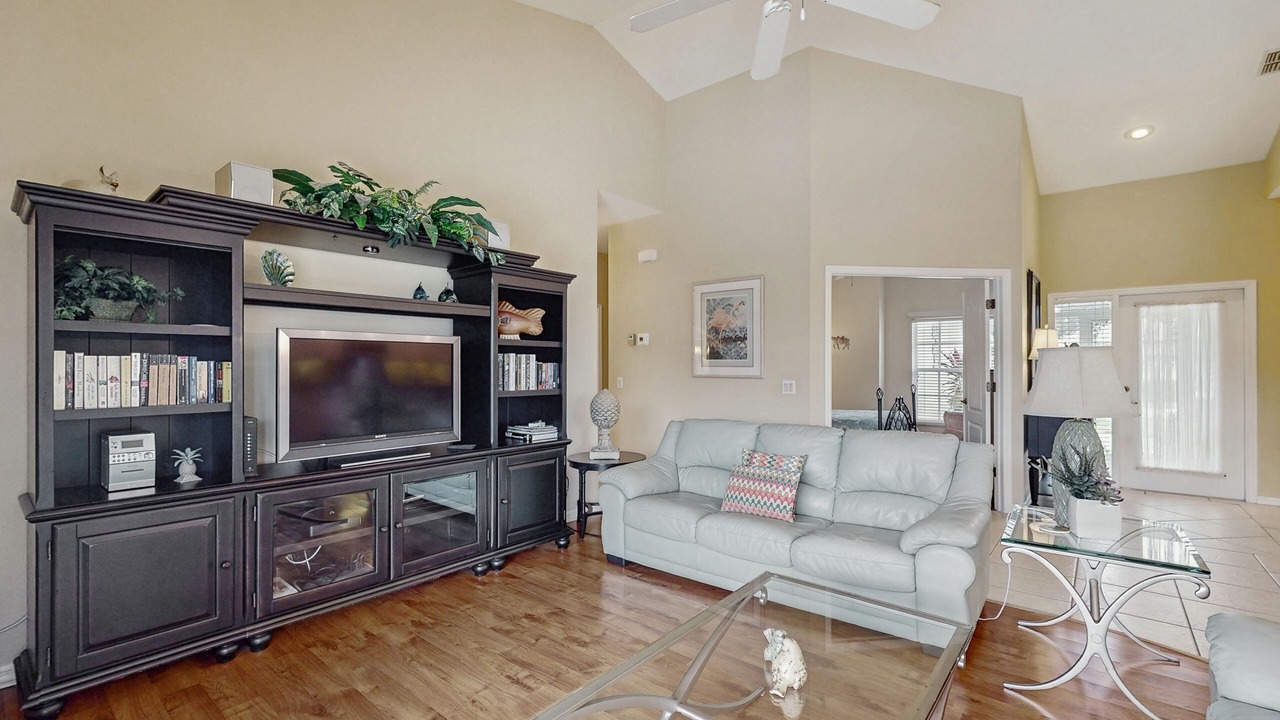 Photo of Livingroom in Falcons Glen
