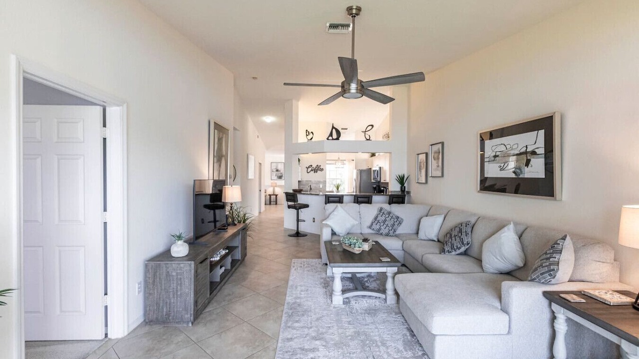 Photo of Livingroom in Crown Pointe
