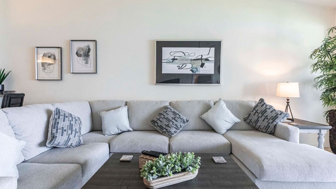 Photo of Livingroom in Crown Pointe