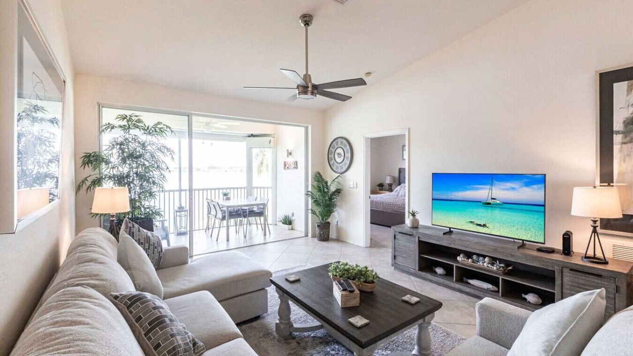 Photo of Livingroom in Crown Pointe