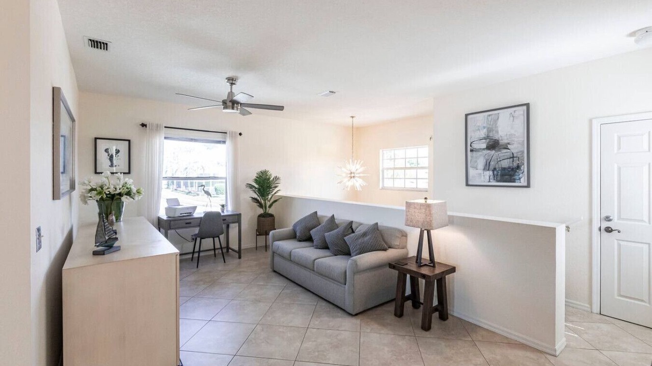 Photo of Livingroom in Crown Pointe