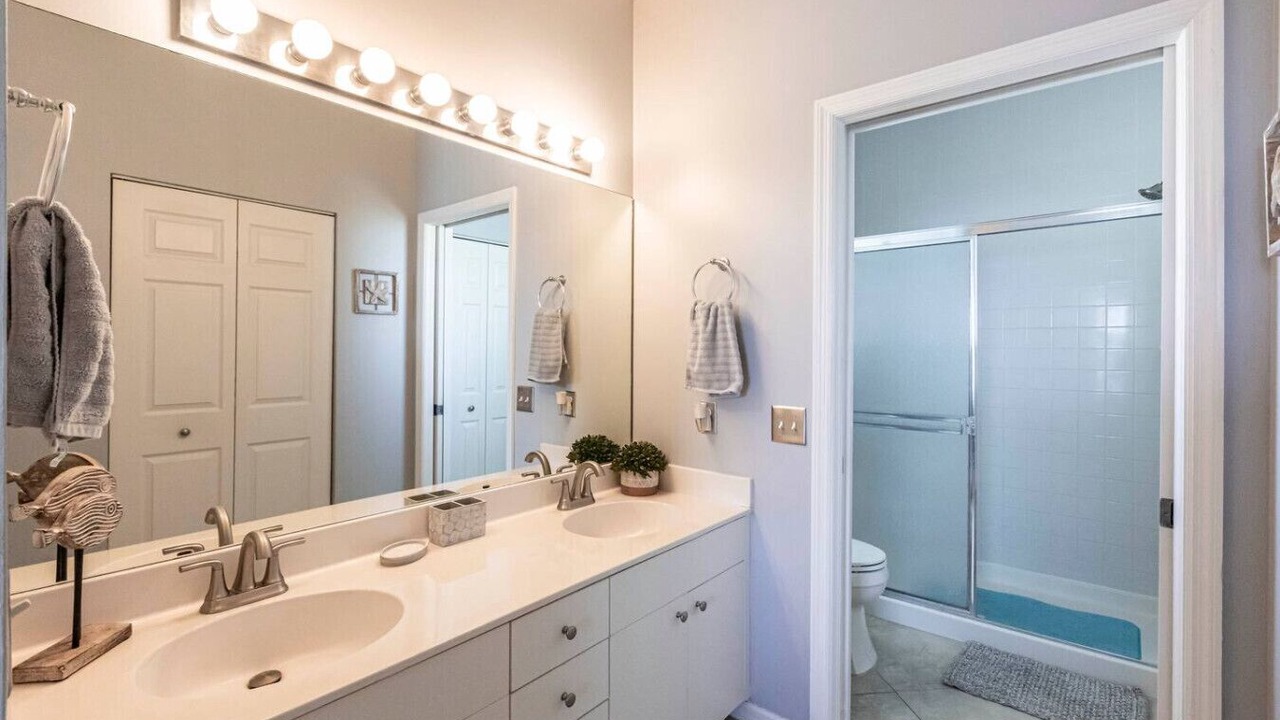 Photo of Bathroom in Crown Pointe