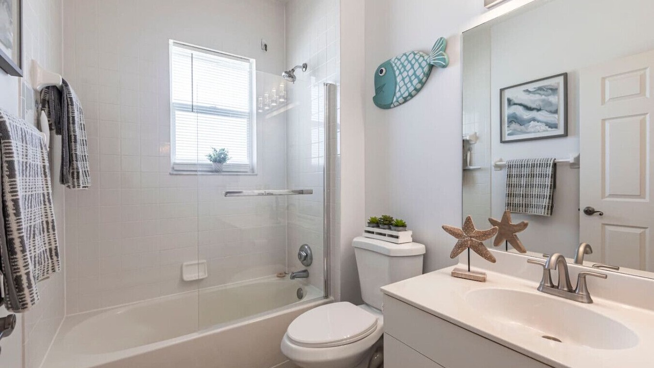 Photo of Bathroom in Crown Pointe