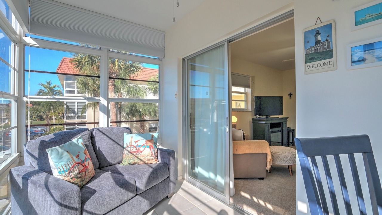 Photo of Livingroom in Indian River Shores