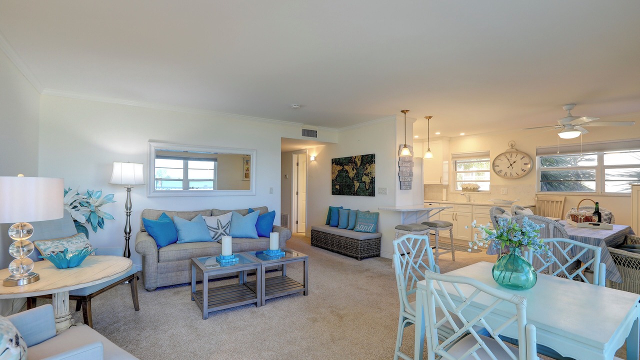 Photo of Livingroom in Indian River Shores