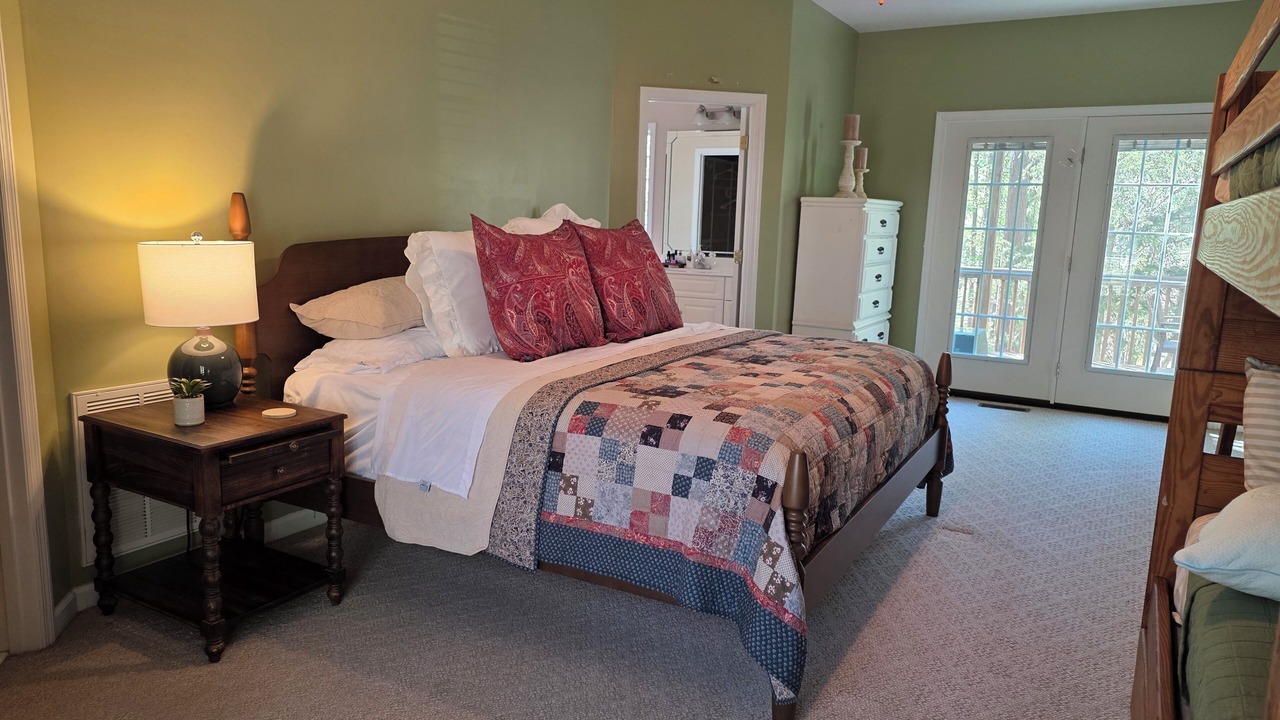 Photo of Bedroom in Modoc Shores