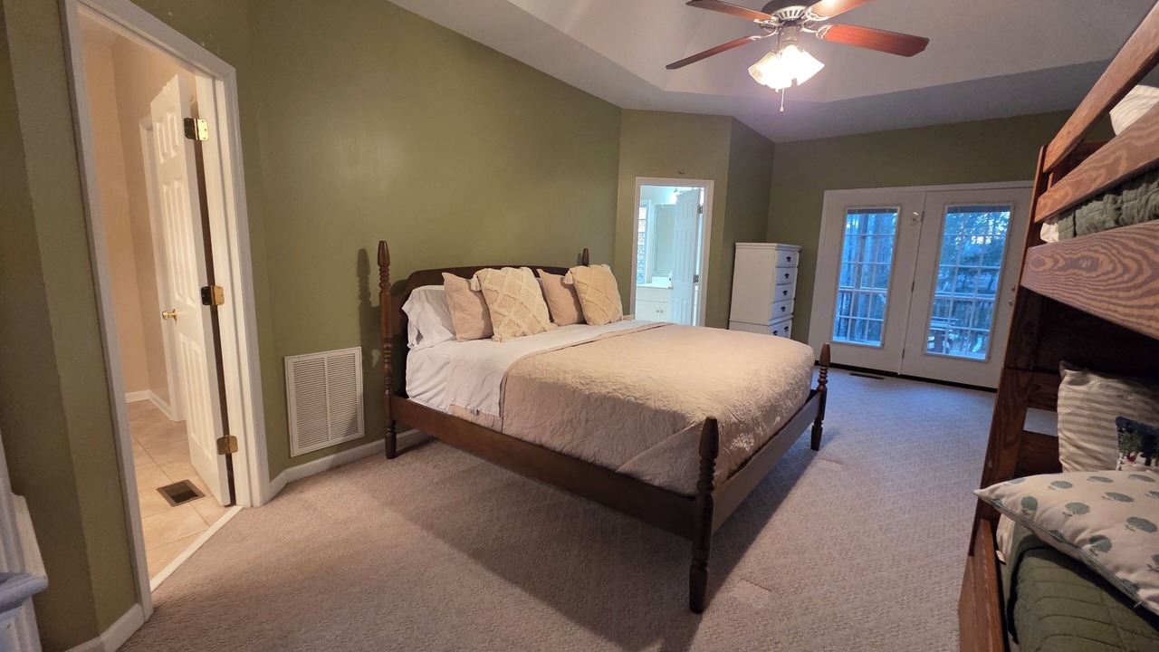 Photo of Bedroom in Modoc Shores