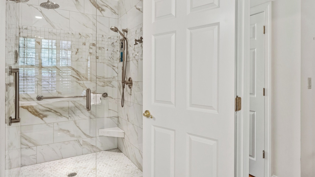 Photo of Bathroom in Debordieu Colony