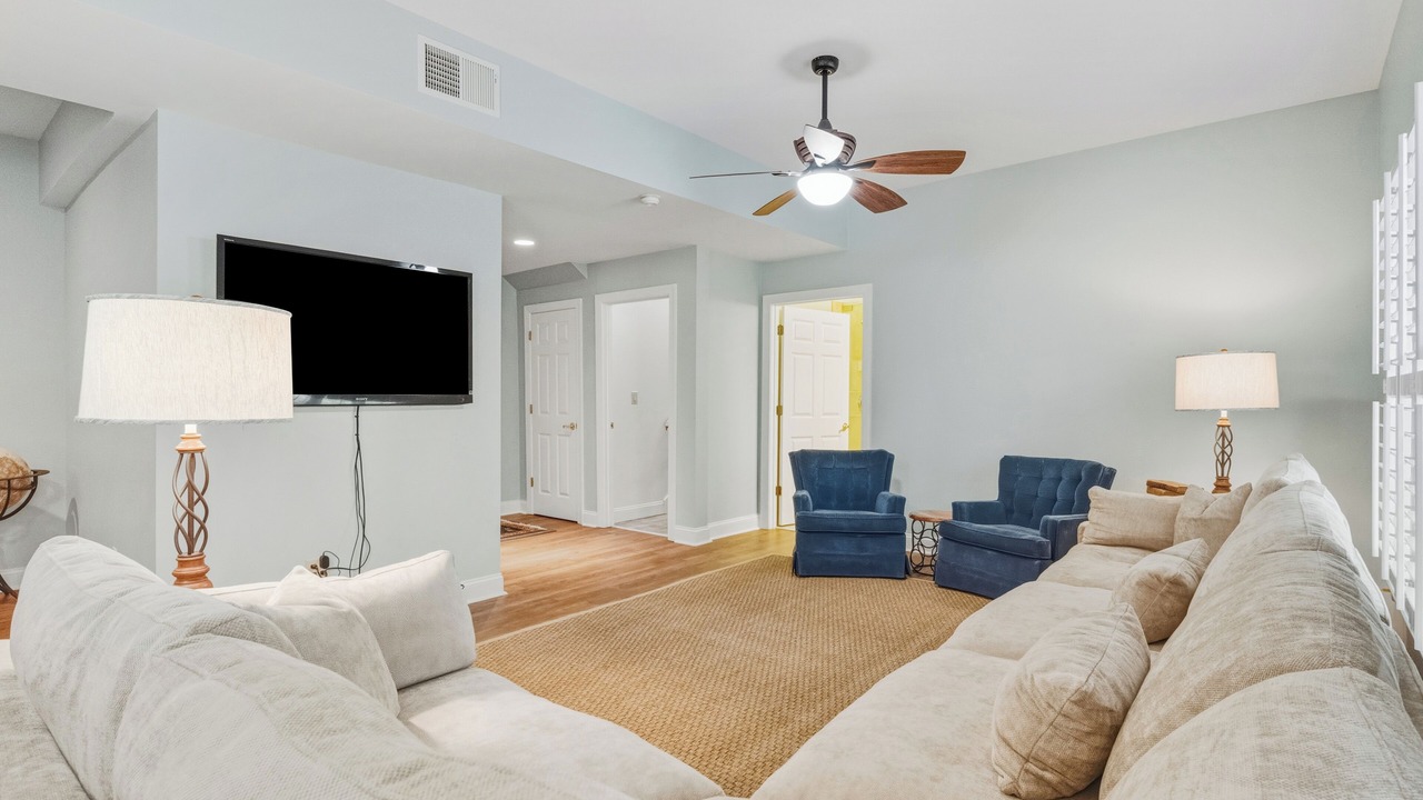 Photo of Livingroom in Debordieu Colony