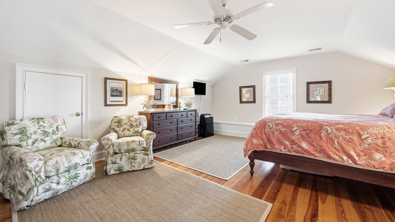 Photo of Bedroom in Debordieu Colony