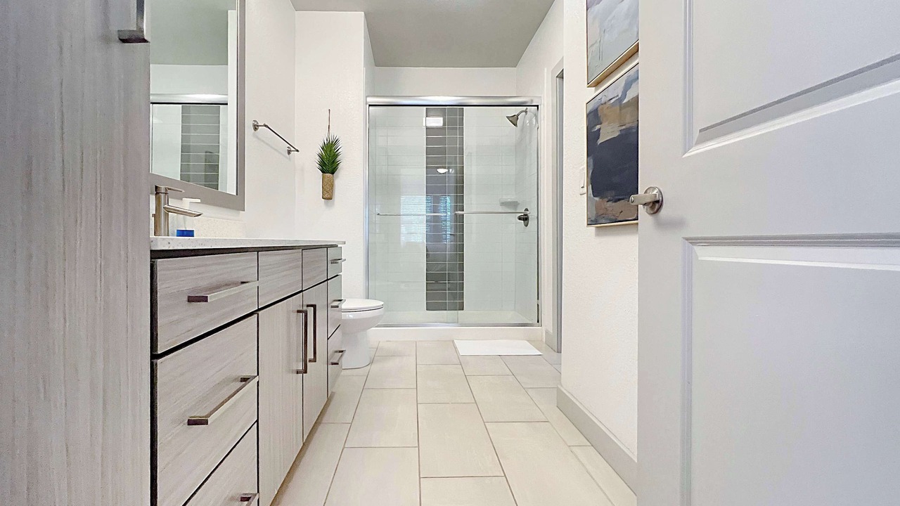 Photo of Bathroom in Carver City - Lincoln Gardens