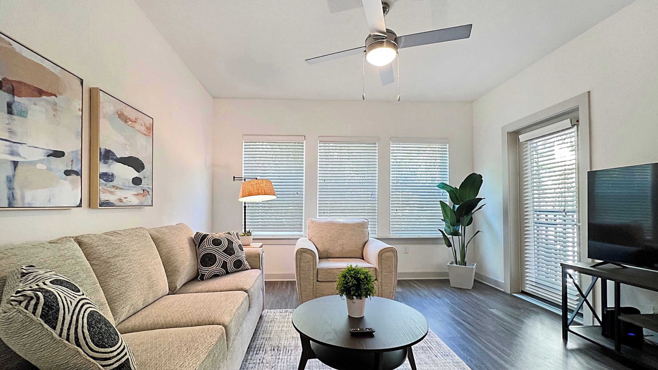 Photo of Livingroom in Carver City - Lincoln Gardens
