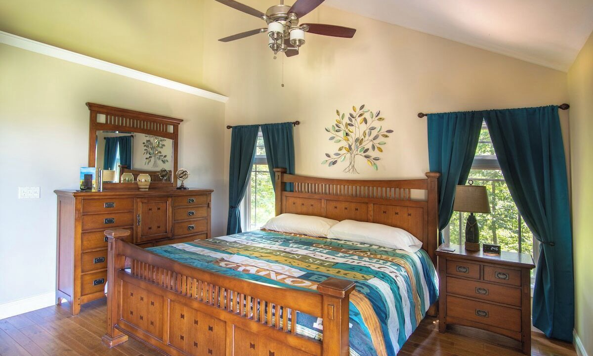 Photo of Bedroom in Hiawassee