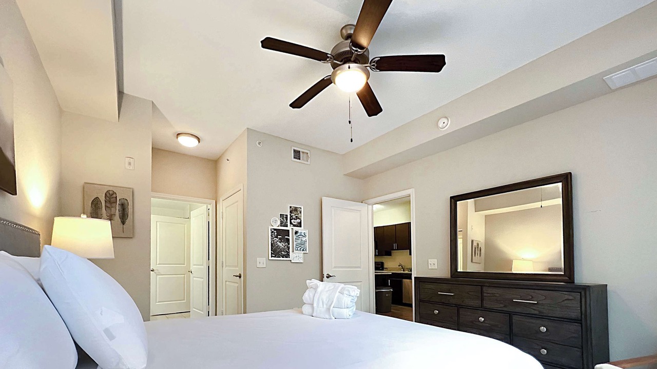 Photo of Bedroom in Carver City - Lincoln Gardens