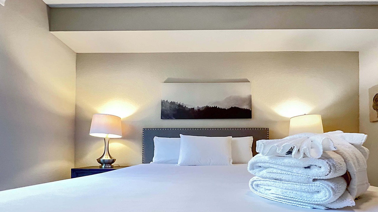 Photo of Bedroom in Carver City - Lincoln Gardens