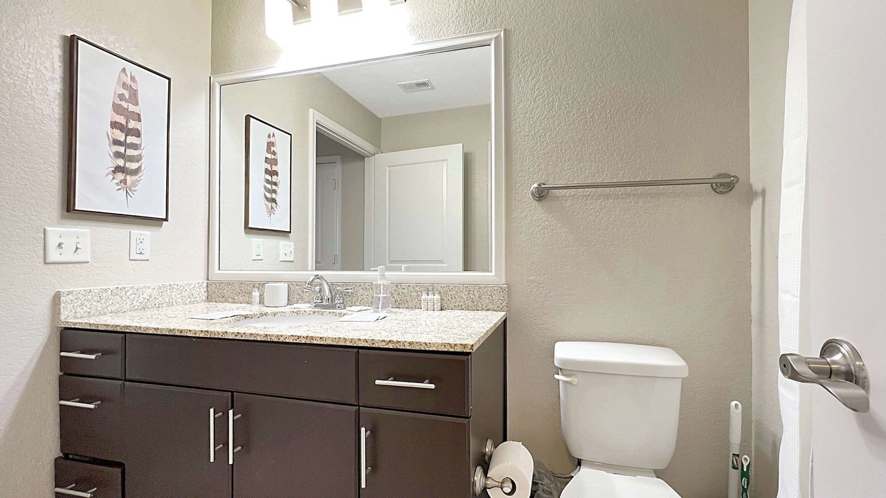 Photo of Bathroom in Carver City - Lincoln Gardens