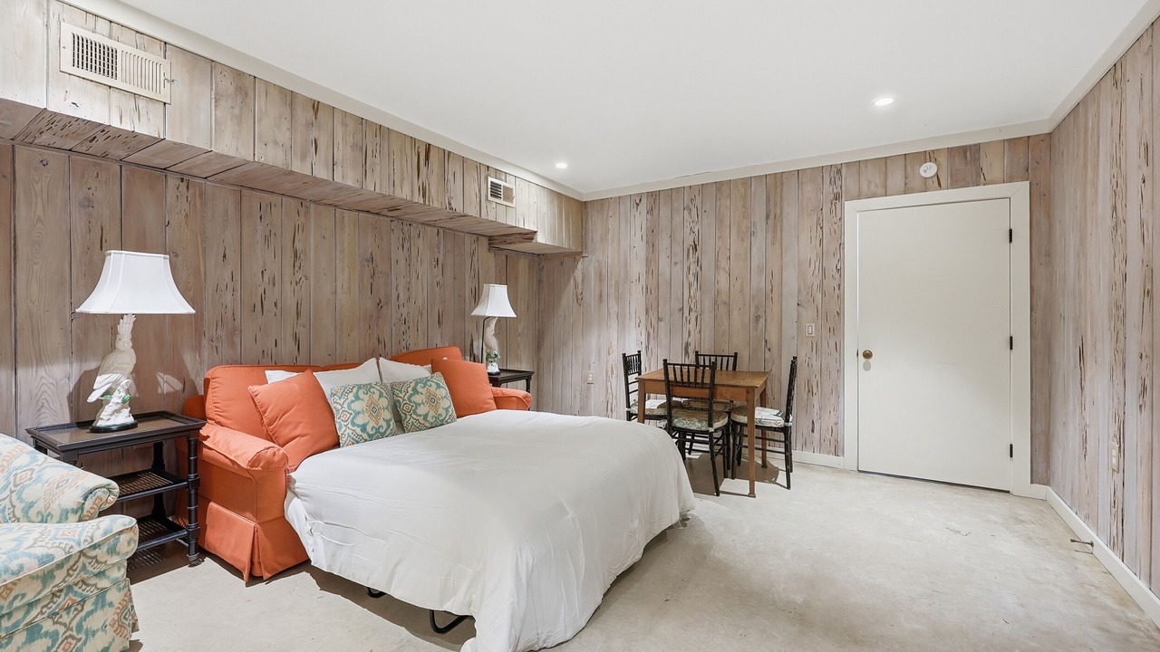 Photo of Bedroom in Debordieu Colony