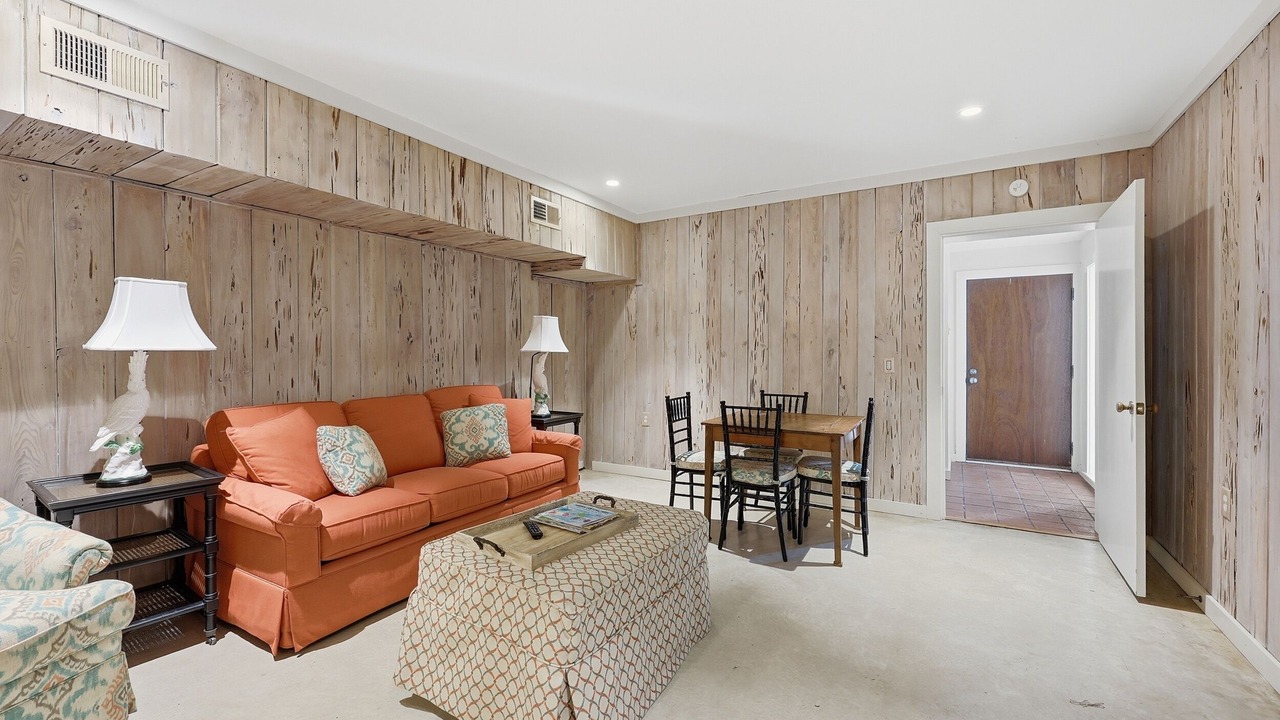 Photo of Livingroom in Debordieu Colony