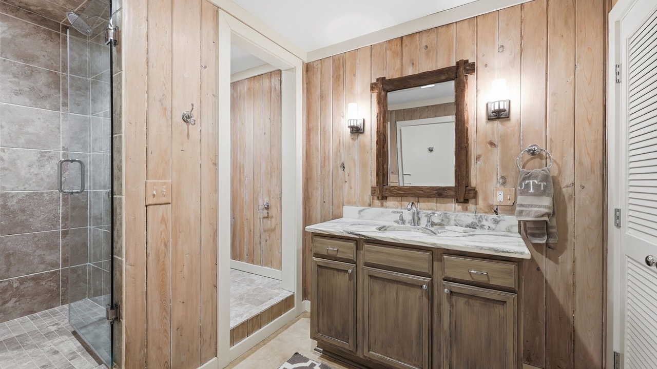 Photo of Bathroom in Debordieu Colony
