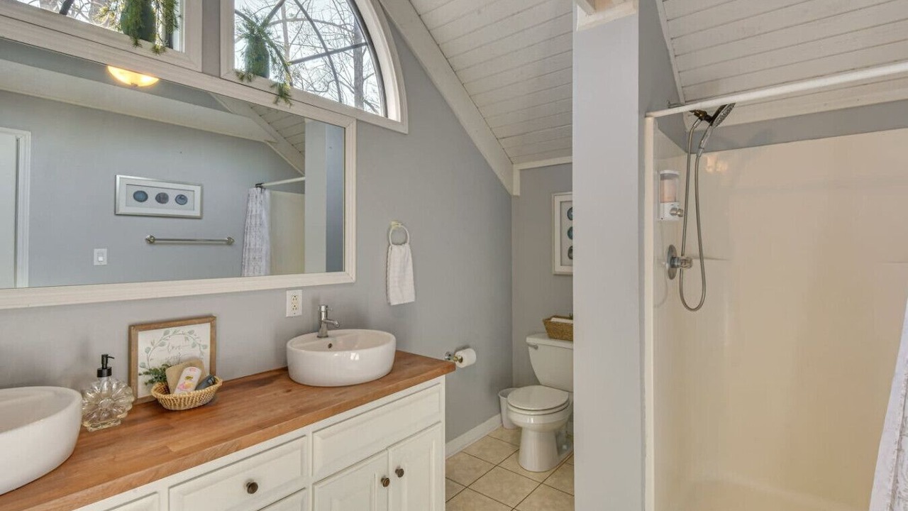 Photo of Bathroom in Sunset
