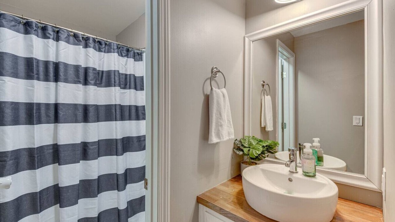 Photo of Bathroom in Sunset