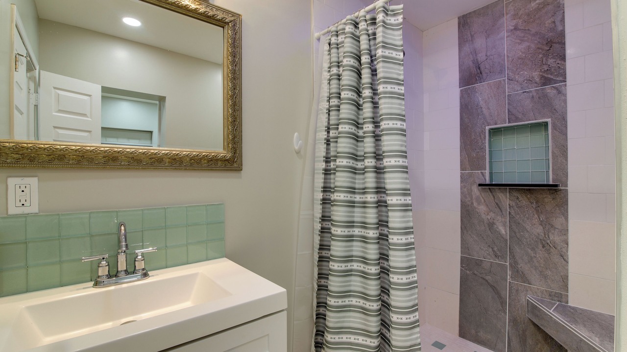 Photo of Bathroom in Banks County