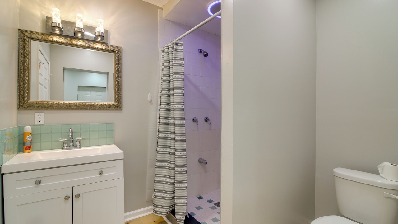 Photo of Bathroom in Banks County