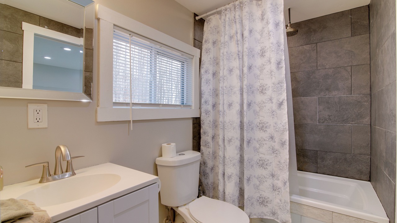 Photo of Bathroom in Banks County