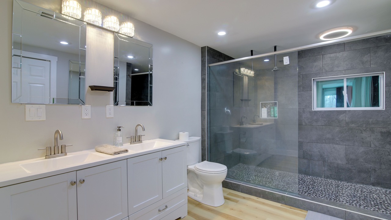 Photo of Bathroom in Banks County