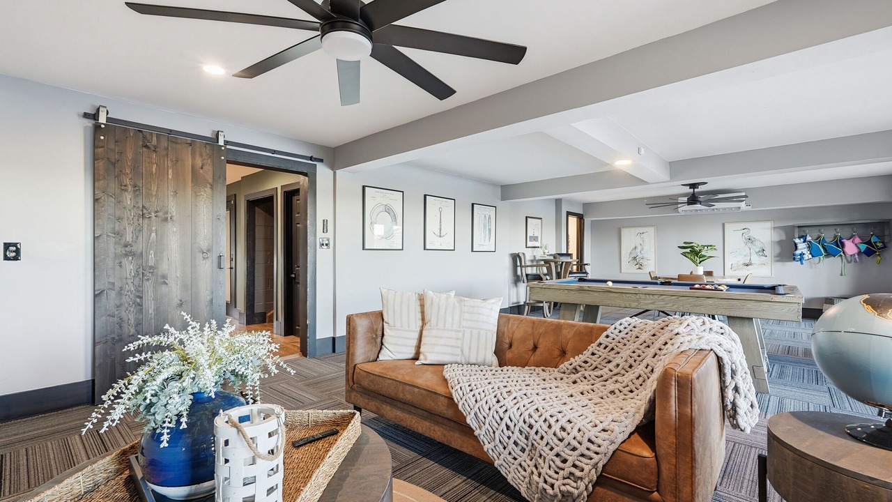 Photo of Livingroom in Midway