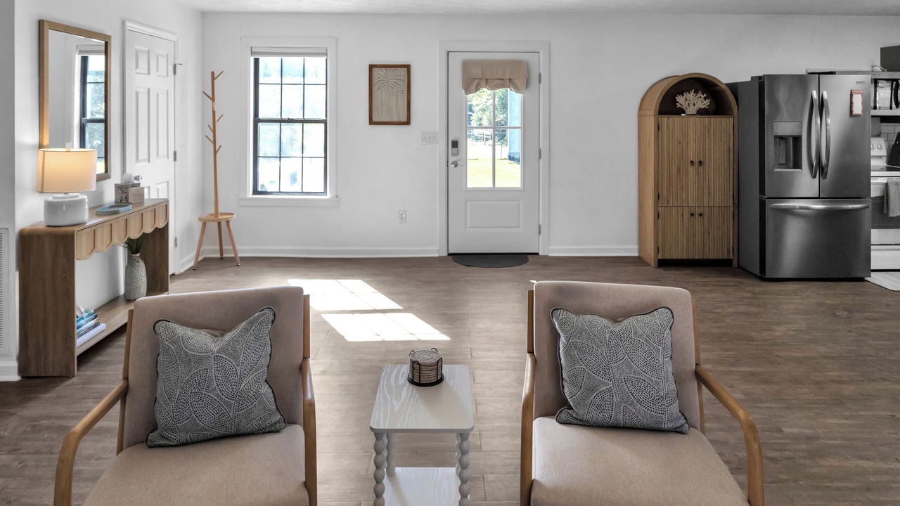 Photo of Livingroom in Midway